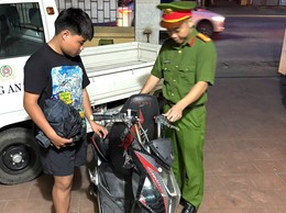 CÔNG AN XÃ NỘI BÀI TĂNG CƯỜNG KIỂM TRA, XỬ LÝ VI PHẠM TTATGT TRONG LỨA TUỔI HỌC SINH