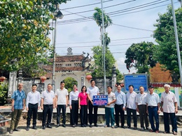 UBMTTQ xã Hát Môn: Lễ bàn giao công trình “Thắp sáng đèn năng lượng mặt trời” tại khu vực Nhà văn hóa thôn Ngọc Tảo 7