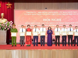 PHƯỜNG LÁNG VINH DỰ ĐƯỢC NHẬN BẰNG KHEN CỦA CHỦ TỊCH UBND THÀNH PHỐ HÀ NỘI VỀ THÀNH TÍCH XUẤT SẮC TRONG CÁC HOẠT ĐỘNG KỶ NIỆM 80 NĂM CÁCH MẠNG THÁNG TÁM VÀ QUỐC KHÁNH NƯỚC CỘNG HÒA XÃ HỘI CHỦ NGHĨA VIỆT NAM