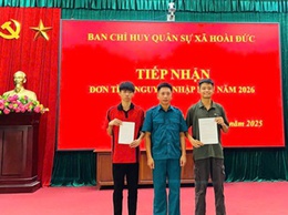 Thanh niên xã Hoài Đức viết đơn tình nguyện lên đường nhập ngũ