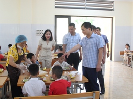 Thạch Thất: Kiểm tra bữa ăn bán trú tại các trường tiểu học trên địa bàn