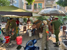 Công an phường Hà Đông ra quân giải tỏa hành lang giao thông, lập lại trật tự đô thị