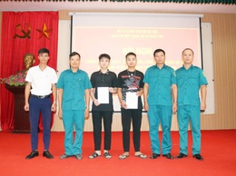 2 thanh niên viết đơn tình nguyện tham gia nghĩa vụ quân sự và nghĩa vụ công an nhân dân năm 2026