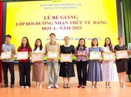 Ban Thường vụ Đảng ủy xã Hoài Đức tổ chức lễ Bế giảng lớp bồi dưỡng nhận thức về Đảng đợt 4 năm 2025