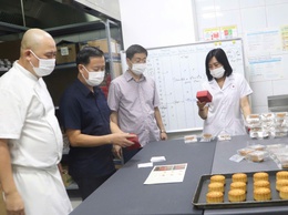Kiểm tra công tác bảo đảm an toàn thực phẩm bánh Trung thu