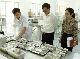 KIỂM TRA CÔNG TÁC TỔ CHỨC ĂN BÁN TRÚ TẠI TRƯỜNG TIỂU HỌC TRẦM LỘNG VÀ MINH ĐỨC.