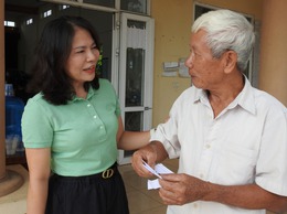 TRUNG GIÃ: TẬP TRUNG CHI TRẢ QUÀ CHO NGƯỜI DÂN ĂN TẾT ĐỘC LẬP