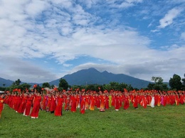 Cán bộ hội viên phụ nữ xã Yên Bài đồng diễn dân vũ chào mừng 80 năm cách mạng tháng Tám thành công và Quốc khánh 02/09.