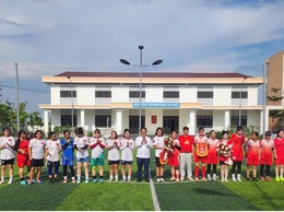 Sôi nổi trận giao hữu bóng đá nữ giữa CLB Ứng Thiên và CLB Trường THPT Trần Đăng Ninh
