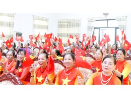 Nhân dân phường Tây Tựu phấn khởi, tự hào theo dõi truyền hình trực tiếp lễ kỷ niệm, diễu binh, diễu hành kỷ niệm 80 năm Quốc khánh 2/9