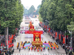 Non sông tụ hội, cảm xúc dâng trào