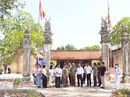 BÁO HÀ NỘI MỚI VỀ NGUỒN TẠI XÃ ỨNG HOÀ: KHƠI DẬY TRUYỀN THỐNG, BỒI ĐẮP ĐỘNG LỰC PHÁT TRIỂN NÔNG THÔN MỚI.