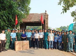 Phường Sơn Tây ra quân tổng vệ sinh môi trường tại di tích Làng cổ ở Đường Lâm