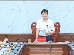 Đồng chí Bí thư Đảng uỷ xã Nguyễn Doãn Hoàn làm việc với Mặt trận Tổ quốc và các tổ chức chính trị - xã hội về công tác chuẩn bị Đại hội