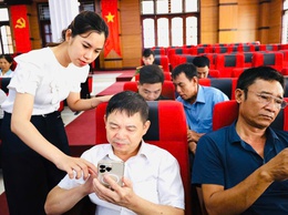 UBND xã Quảng Oai tổ chức hội nghị tập huấn cải cách hành chính, chuyển đổi số và triển khai nền tảng “ Bình dân học vụ số”