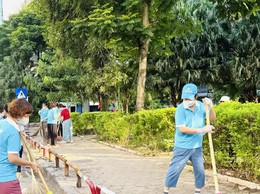 Phường Đống Đa chung tay nâng cao chất lượng không gian xanh ở các công viên