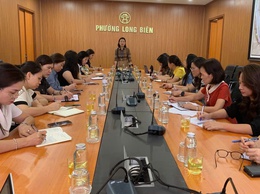 Đảng ủy phường Long Biên làm việc với Bí thư chi bộ khối trường học về tổ chức triển khai thực hiện chiến dịch “45 ngày đêm chuyển đổi số”.