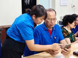 Hành trình chuyển đổi số của phường Thanh Xuân: “Cầm tay chỉ việc” để mọi người dân thành “công dân số”