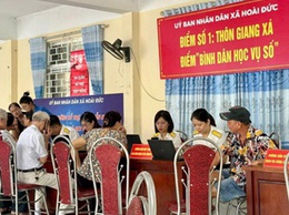 Đông đảo nhân dân tới tham gia tại 5 điểm “Bình dân học vụ số lưu động” trên địa bàn xã Hoài Đức