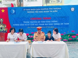 LIÊN ĐỘI TRƯỜNG TIỂU HỌC ĐOÀN THỊ ĐIỂM TỔ CHỨC TUYÊN TRUYỀN GIÁO DỤC AN TOÀN GIAO THÔNG CHO HỌC SINH