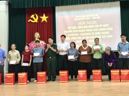 Ban chỉ huy phòng thủ Khu vực 1 - Sóc Sơn tổ chức hội nghị gặp mặt, tặng quà các gia đình có hoàn cảnh khó khăn nhân dịp 2/9