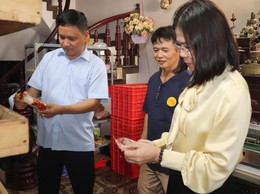 Xã Bát Tràng kiểm tra an toàn thực phẩm, chất lượng bánh trung thu