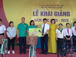 HỘI NÔNG DÂN XÃ SÓC SƠN TẶNG QUÀ CHO CÁC HỌC SINH CÓ HOÀN CẢNH KHÓ KHĂN TẠI TRƯỜNG THCS TÂN MINH B