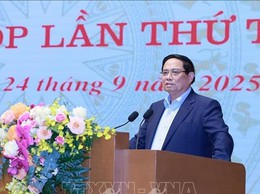 Thủ tướng: Đi từng ngõ, gõ từng nhà, rà từng người để chuyển đổi số