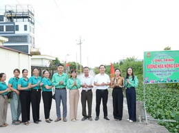 Hội Nông dân xã đã tổ chức gắn biển công trình “Đường hoa Nông dân” tại thôn Lưu Xá