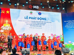 50 người cao tuổi tiêu biểu đại diện cho người cao tuổi phường Cầu Giấy tham dự Lễ phát động Tháng hành động vì người cao tuổi năm 2025