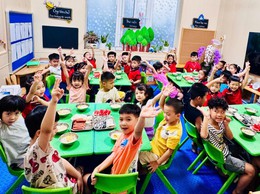TIỆC NHỎ CHÀO MỪNG NGÀY ĐẦU BÉ YÊU ĐẾN NƠI HỌC TẠM THỜI!