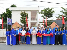 BCH Đoàn xã Hòa Phú gắn biển công trình thanh niên “Thắp sáng tương lai” 