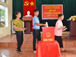 Cử tri phường Tùng Thiện tích cực tham gia bầu cử Tổ trưởng Tổ dân phố nhiệm kỳ 2025-2027