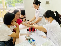 BVĐK Quốc Oai: Khám sức khỏe định kì cho cán bộ, giáo viên và nhân viên các trường học trên địa bàn xã Hưng Đạo