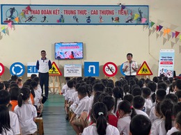 MANG “NỤ CƯỜI AN TOÀN GIAO THÔNG” ĐẾN TỪNG TRƯỜNG HỌC TẠI PHƯỜNG KIẾN HƯNG