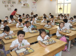 Ban Kinh tế- Ngân sách HĐND xã Thuận An giám sát Công tác tổ chức bữa ăn bán trú cho học sinh năm học 2025 - 2026 đối với trường Tiểu học Kim Sơn