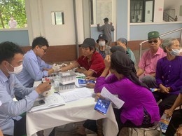 Trạm Y tế xã Phúc Lộc tổ chức khám sức khỏe cho người cao tuổi, người yếu thế trên địa bàn xã