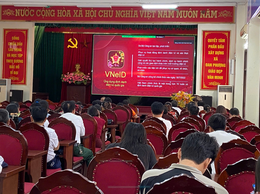 Gần 200 đại biểu tham gia tập huấn kỹ năng số.