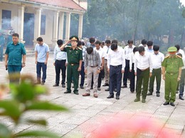 Đảng ủy, HĐND, UBND, Ủy ban MTTQ Việt Nam xã Dương Hoà tổ chức Lễ dâng hoa, dâng hương tại Đài tưởng niệm và các Nghĩa trang liệt sĩ trên địa bàn