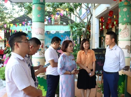 Đồng chí Bí thư Đảng uỷ Nguyễn Xuân Thanh kiểm tra cơ sở vật chất một số trường học trên địa bàn