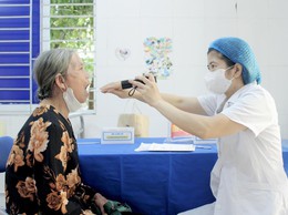 Bệnh viện đa khoa Đông Anh tổ chức khám bệnh và tư vấn sức khỏe cho người cao tuổi xã Đa Phúc