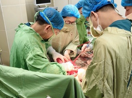 Bệnh viện Phụ sản Hà Nội: Phẫu thuật lấy khối u xơ tử cung khổng lồ lan rộng đến hạ sườn