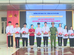 Tuyên truyền giáo dục pháp luật về Luật Giao thông đường bộ, phòng chống ma túy và tác hại của thuốc lá điện tử