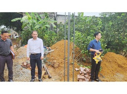 Xã Phú Cát: Hai hộ dân tự giác tháo dỡ công trình vi phạm, hoàn trả mặt bằng nguyên trạng