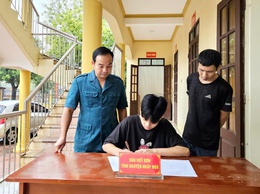 Thanh niên xã Phúc Thọ hăng hái viết đơn tình nguyện lên đường nhập ngũ năm 2026