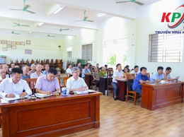 Đồng chí Đào Đức Anh- Phó bí thư thường trực Đảng ủy xã Kiều Phú dự sinh hoạt Đảng với Chi bộ thôn Thế Trụ