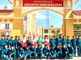 Hội đồng nghĩa vụ Quân sự xã Cổ Đô gặp mặt trao Quyết định nhập ngũ đối với công dân xã Cổ Đô thi đỗ vào các trường Học viện, Đại học trong Quân đội năm 2025.