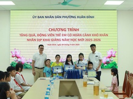 Xuân Đỉnh trao quà cho trẻ em có hoàn cảnh khó khăn nhân dịp năm học mới