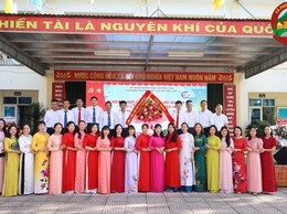 Đồng chí Bí thư Đảng ủy – Chủ tịch HĐND xã dự lễ khai giảng năm học mới tại trường Tiểu học và trường THCS Phú Cát