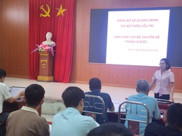 Phó Bí thư Thường trực Đảng ủy xã Quang Minh Nguyễn Thị Ngọc Hà dự sinh hoạt tại chi bộ thôn Liễu Trì